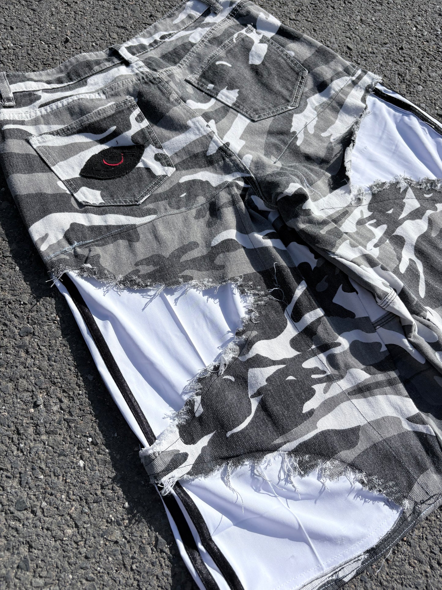 EY¢ Jorts – WHITE STRIPES CAMO