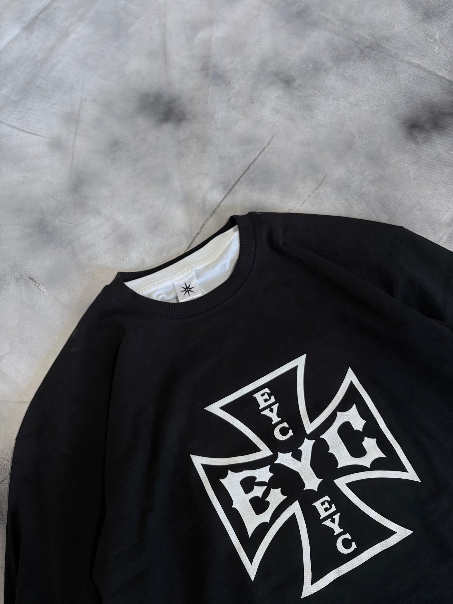 Eye Tee – CROSS LONGSLEEVE