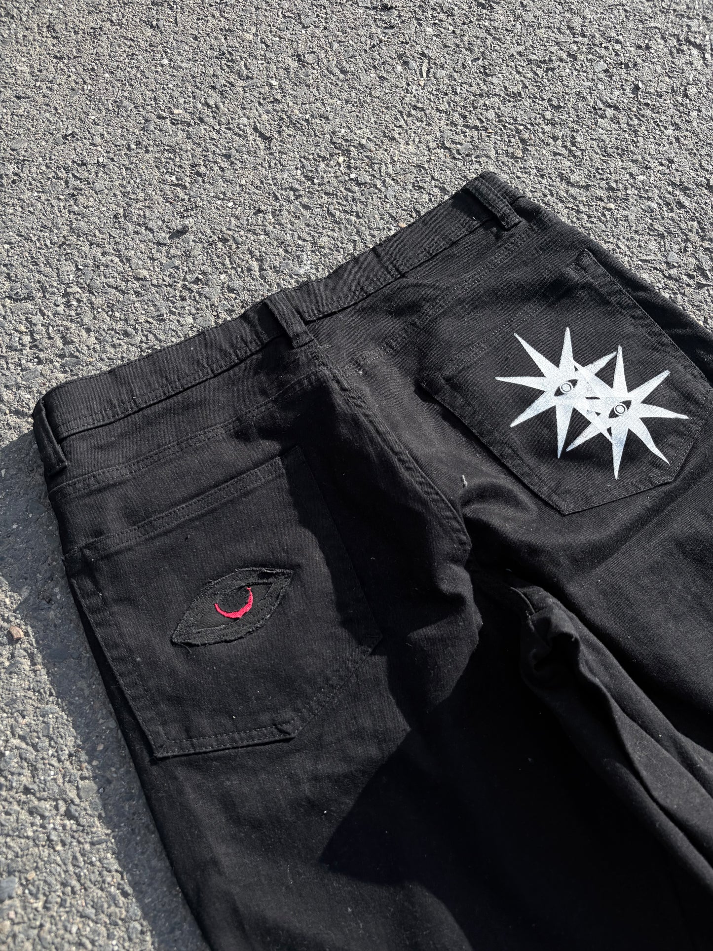 EY¢ (Eyes) Jorts – BLACK