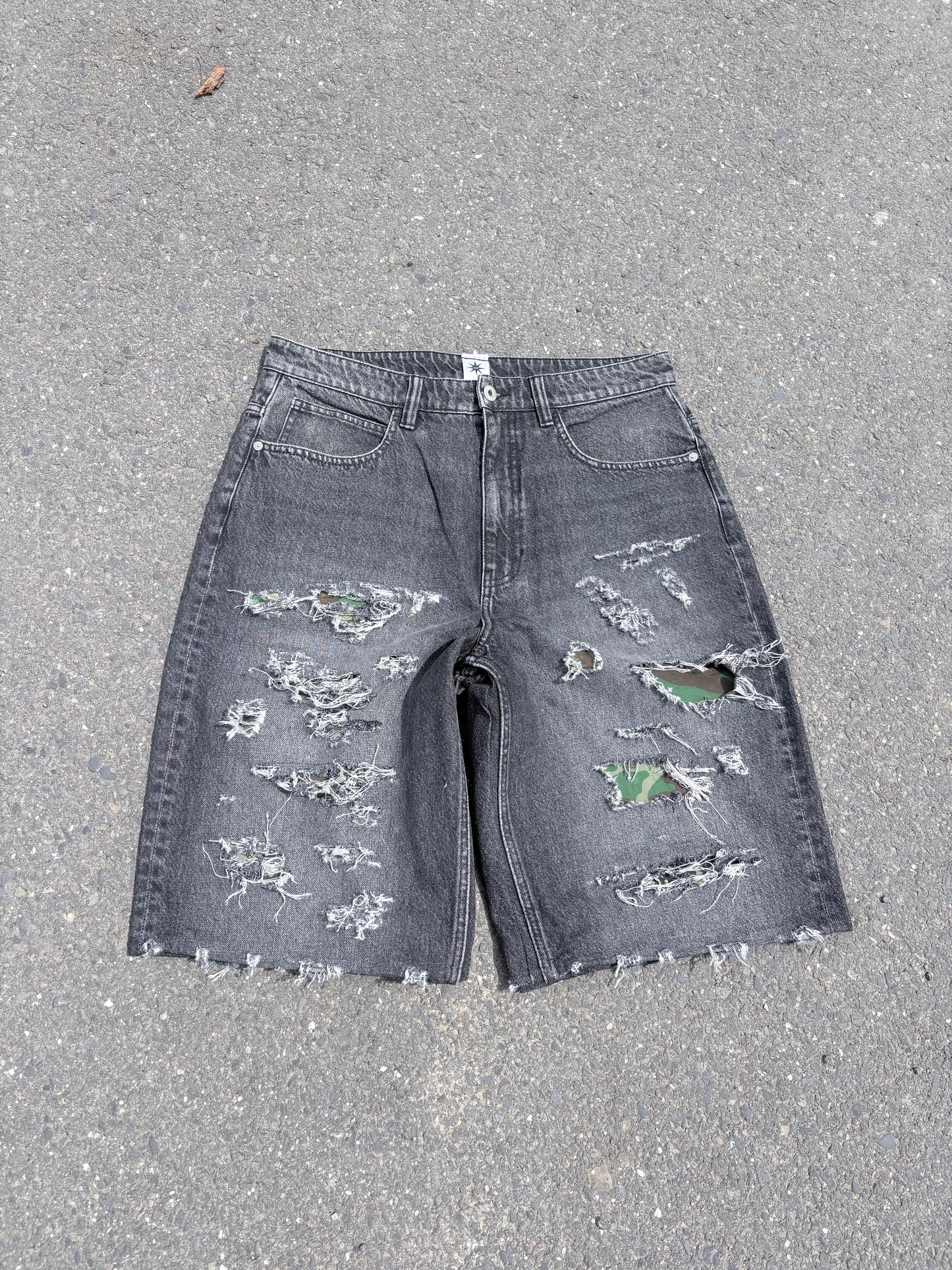 EY¢ Jorts – STEEL