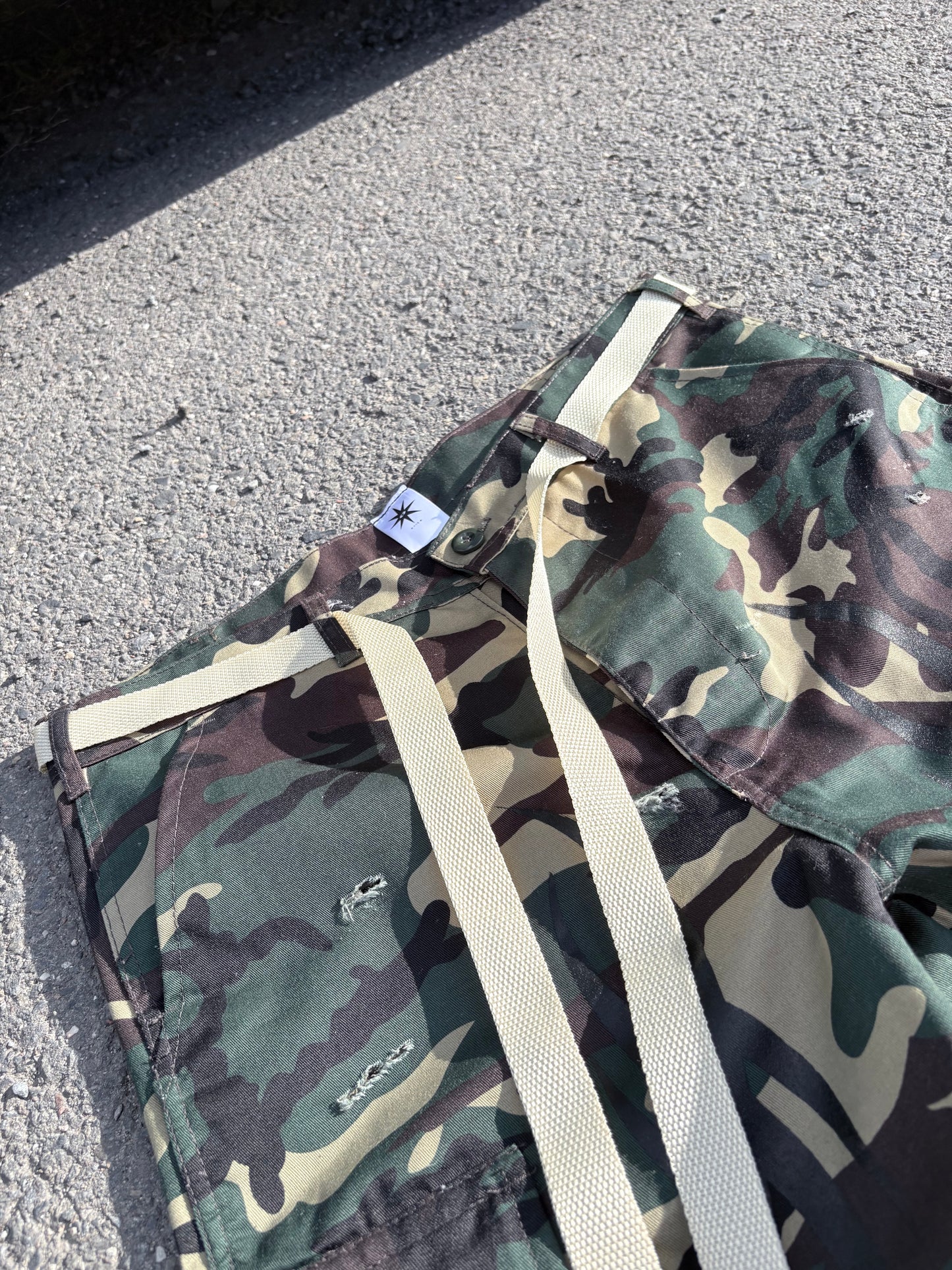 EY¢ Jorts – TRIBAL CAMO