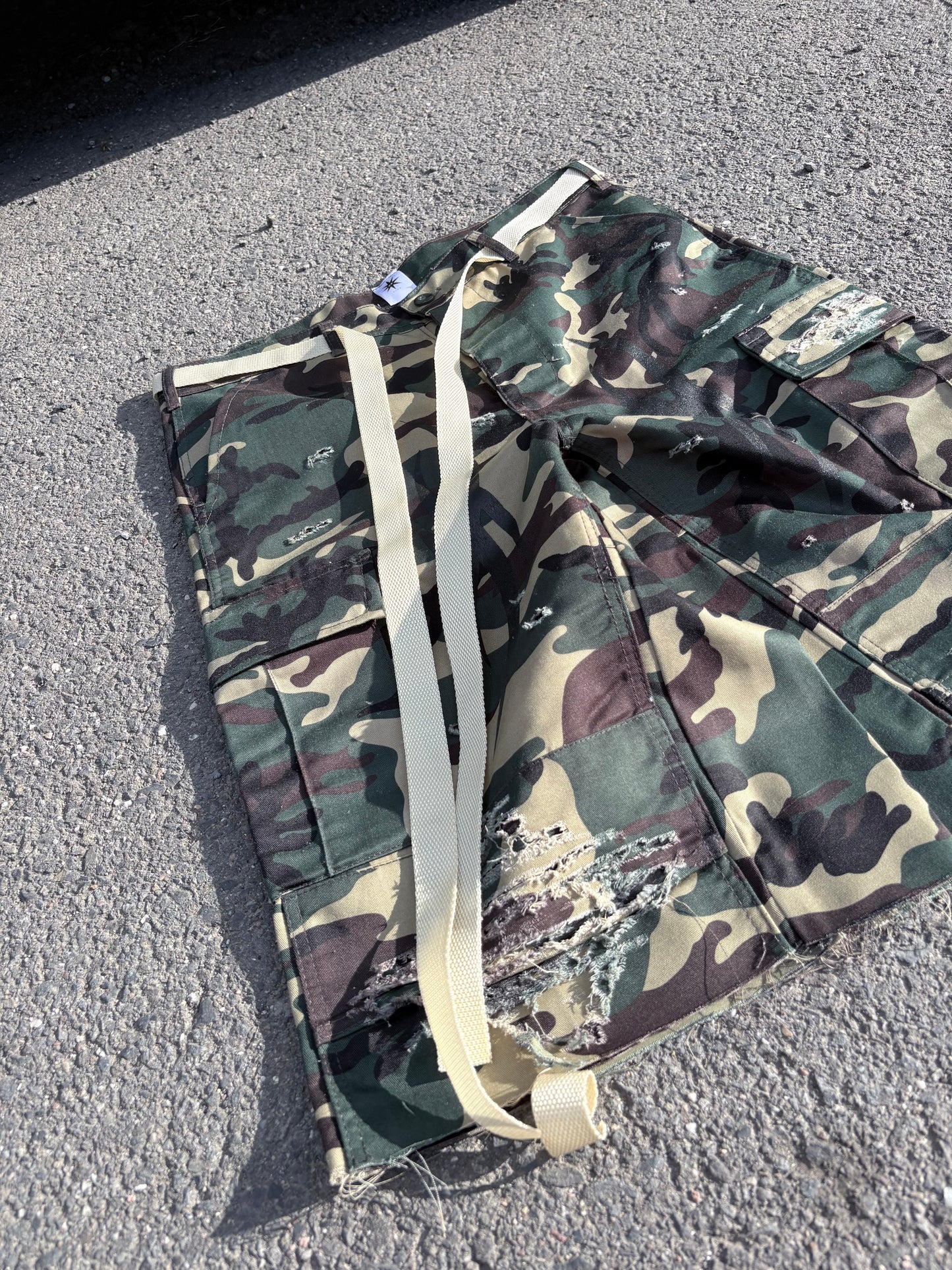 EY¢ Jorts – TRIBAL CAMO
