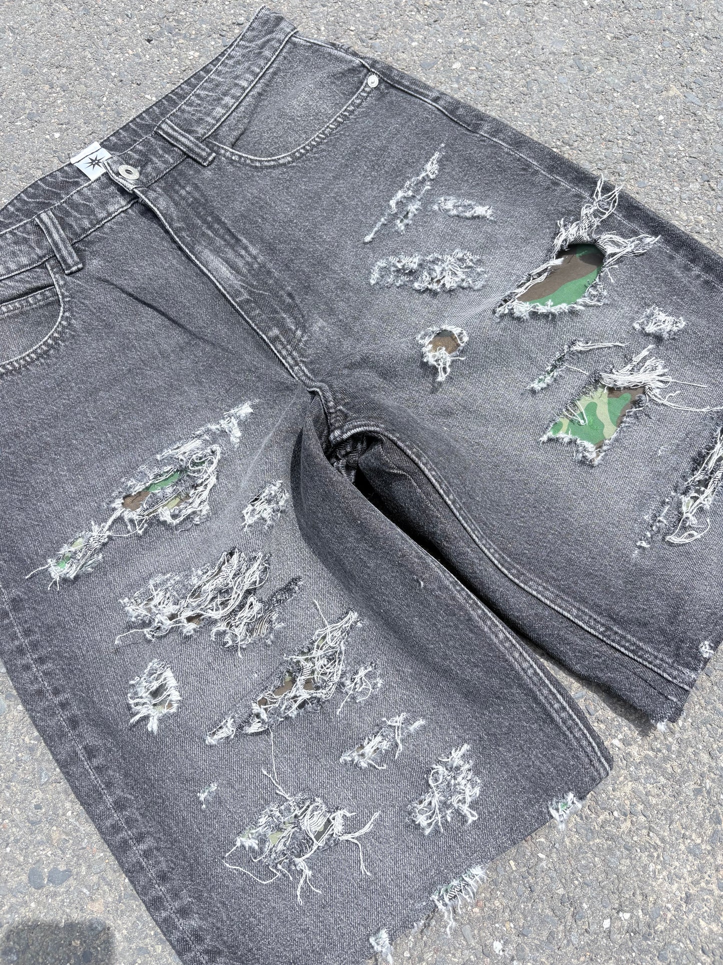 EY¢ Jorts – STEEL