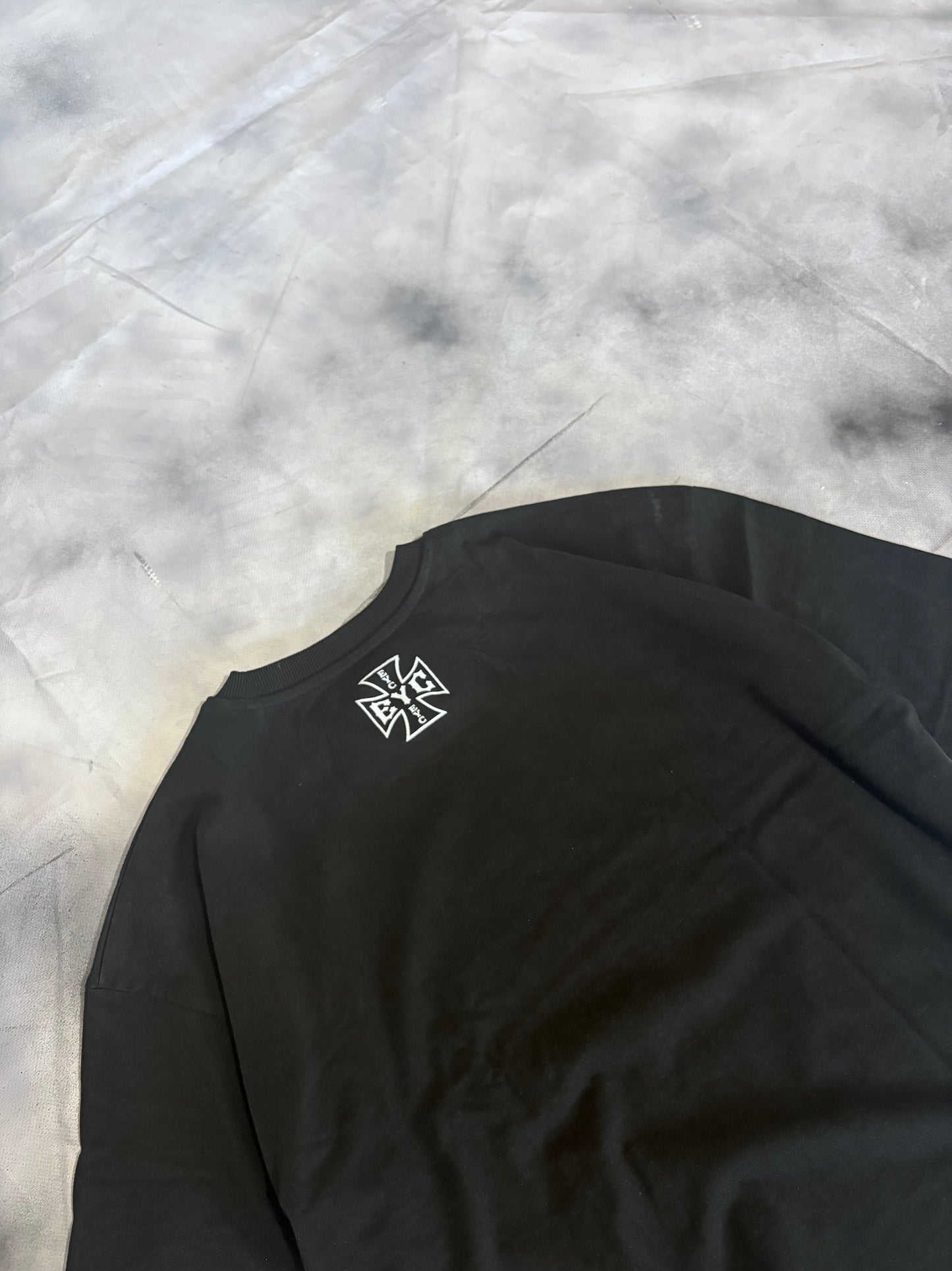 Eye Tee – CROSS LONGSLEEVE