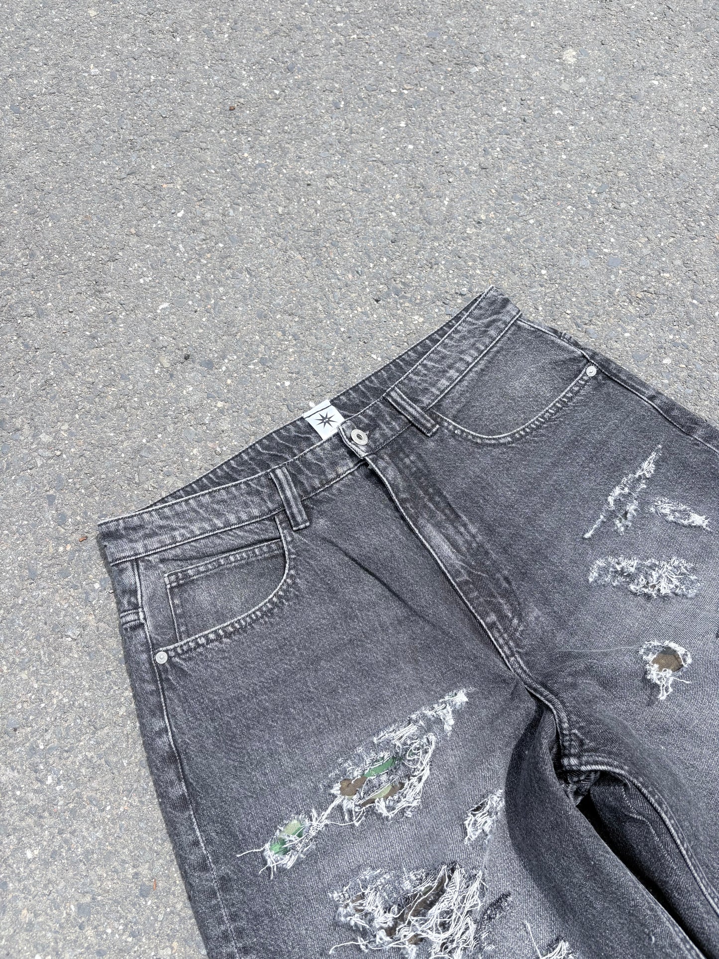 EY¢ Jorts – STEEL