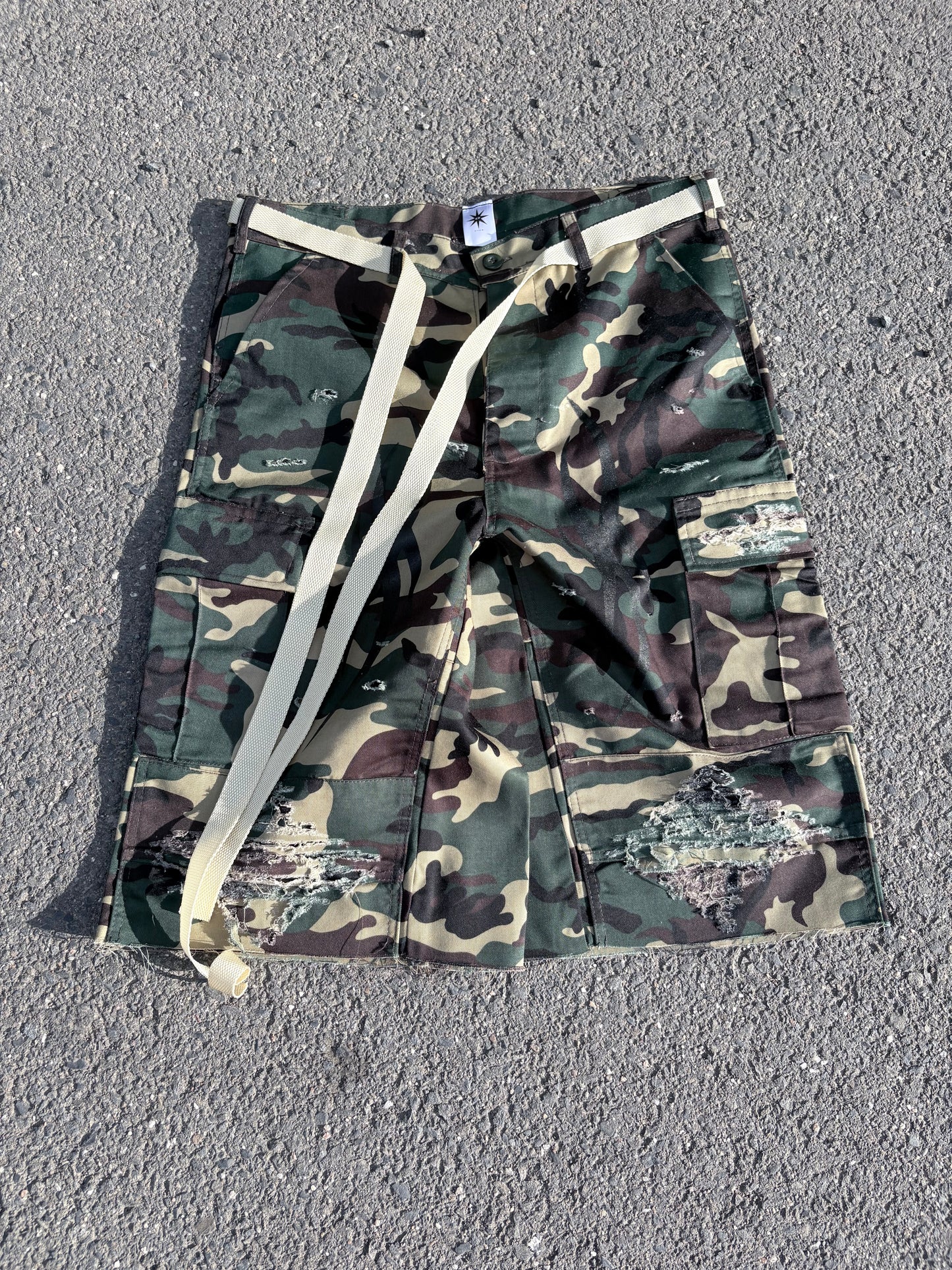 EY¢ Jorts – TRIBAL CAMO